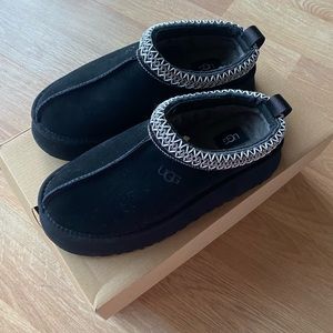 UGG Tazz platform slipper size 7